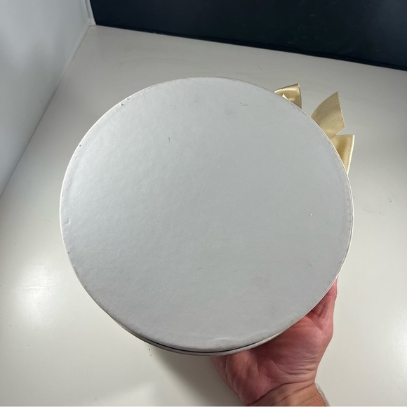 Dior White/Gold Round Hat Box W/ Pillow- 9 1/4” Diameter- Empty - Picture 12 of 16